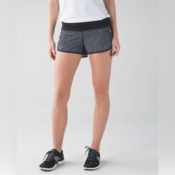 Lululemon Speed Short 4-way Stretch 2.5" Freckle Flower Black White/Black W7A19S - Picture 4 of 13